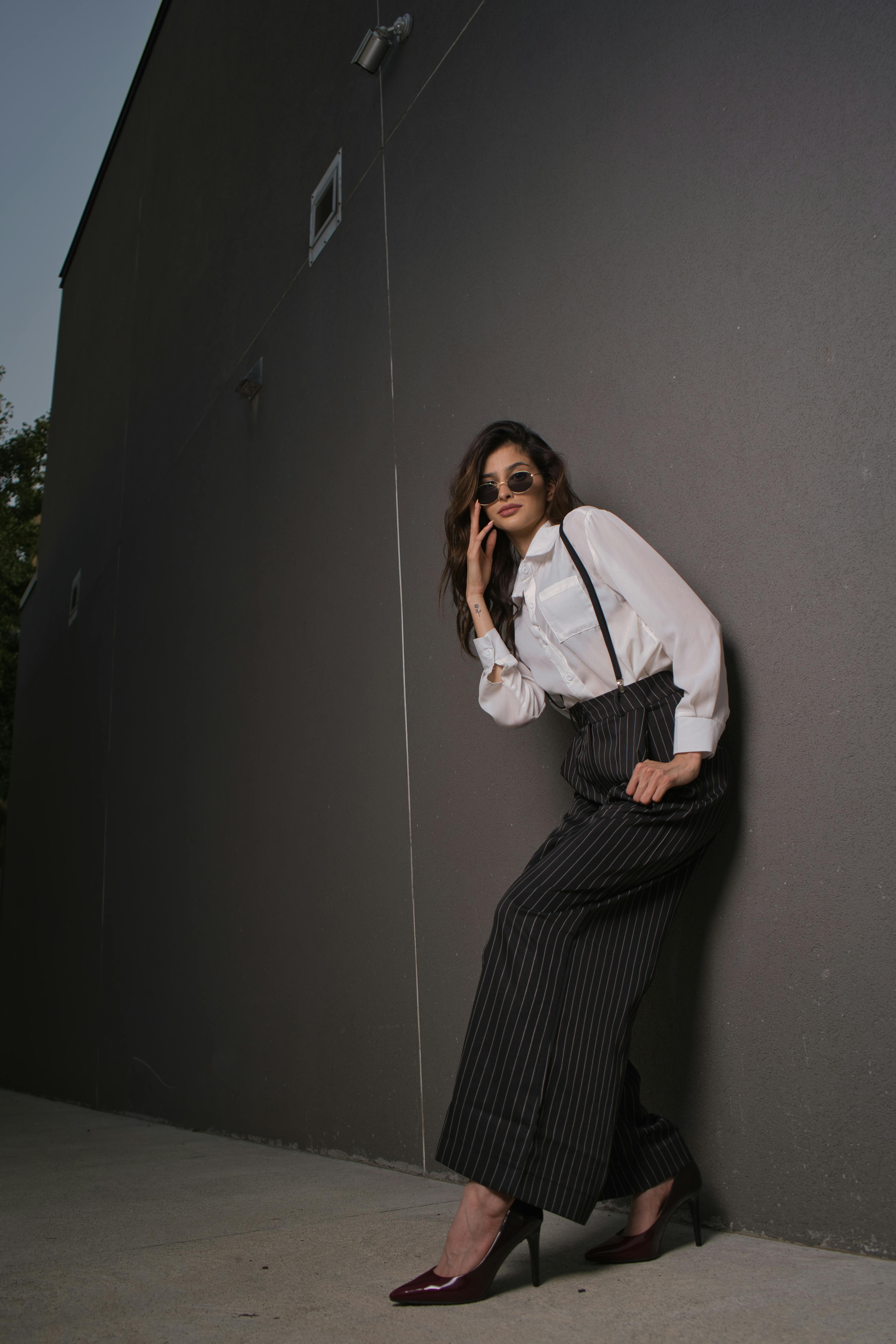 Calça Risca de Giz Feminina: Looks Elegantes e Modernos